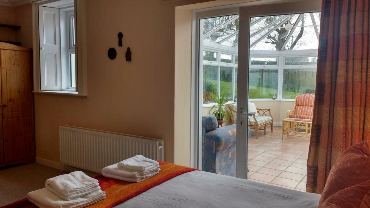 Rush View Bed & Breakfast Портръш Стая снимка
